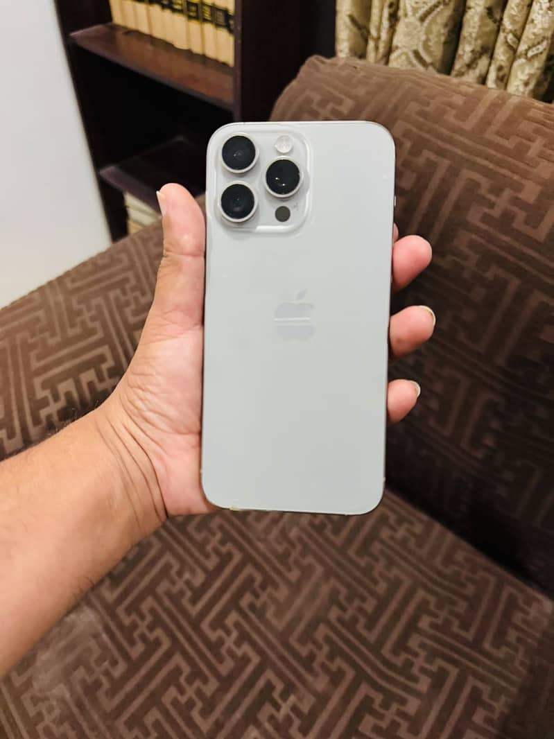 Apple iPhone 15 Pro Max 2