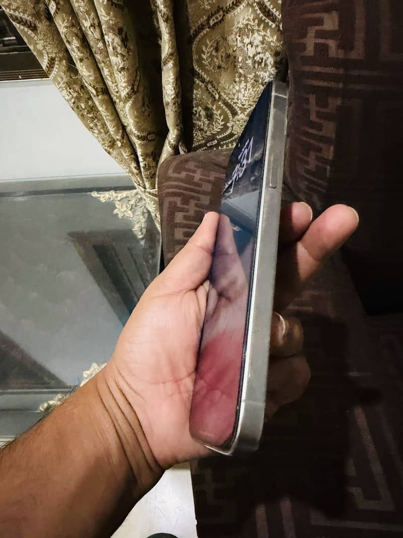 Apple iPhone 15 Pro Max 3