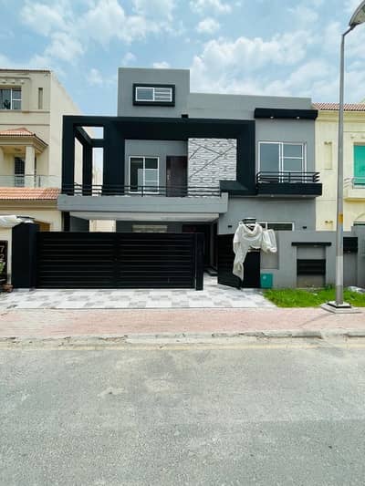 10 Marla Brand New Luxury House For Rent