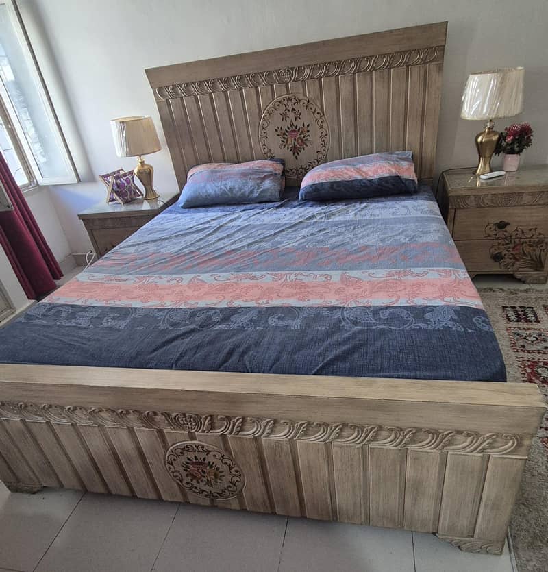 bed with side tables 0