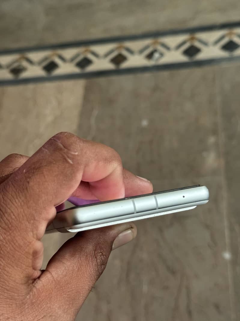Google Pixel 7a 3