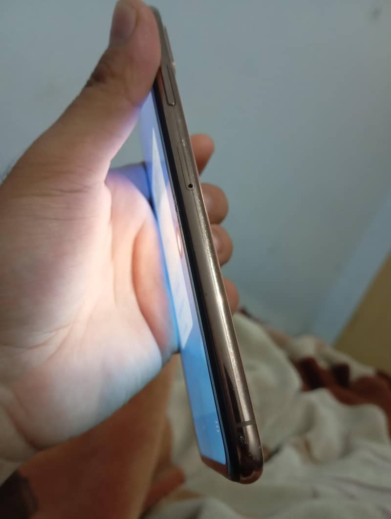 Apple iPhone XS Max 6