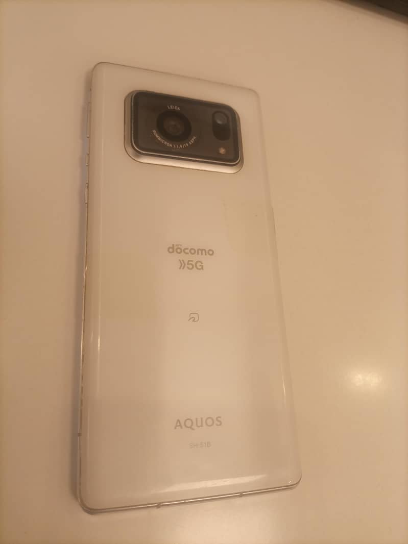Sharp Aquos R6 5G 2