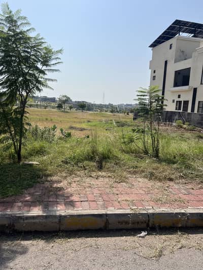 Prime 1 Kanal Residential Plot For Sale In Sector P, Bahria Town Phase 8 Front Open, Near Park & Masjid