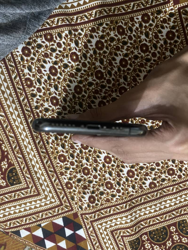 Apple iPhone 11 Pro 2