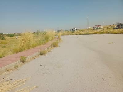 On Excellent Location 10 Marla Residential Plot Up For sale In Bahria Town Phase 8 - Sector F-3