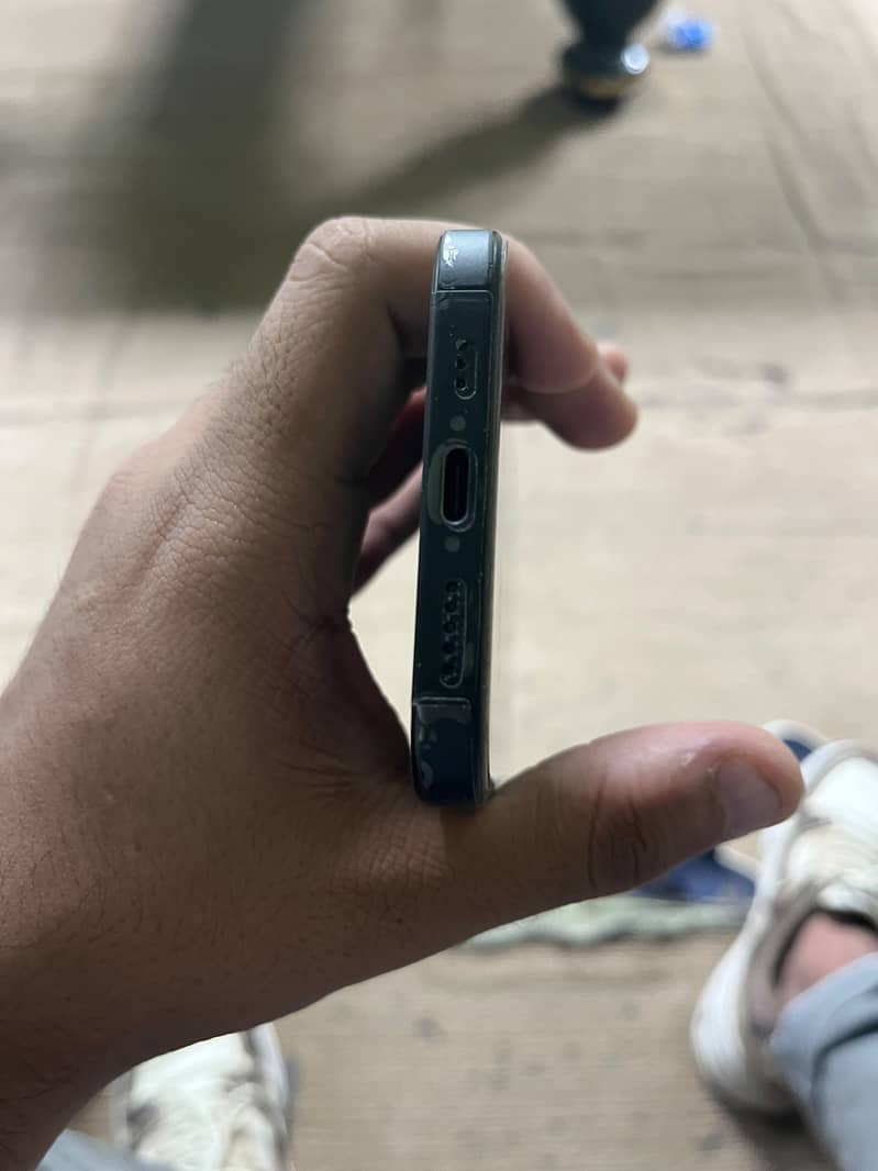 Apple iPhone 15 4