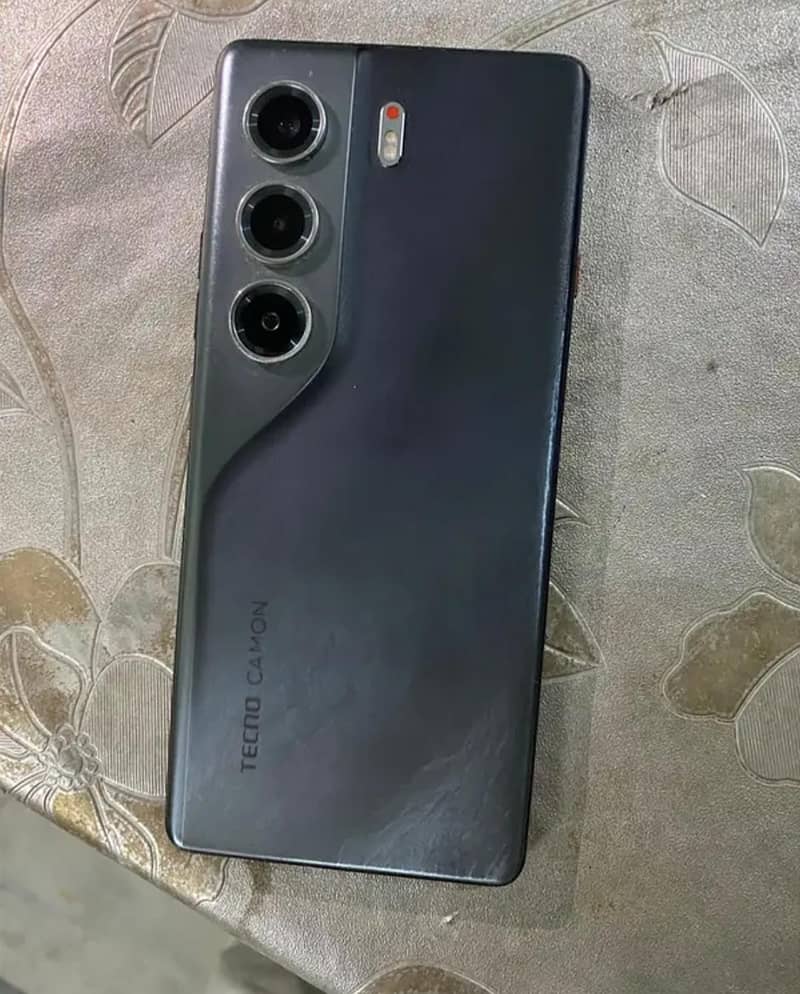 Tecno CAMON 40 Pro 0
