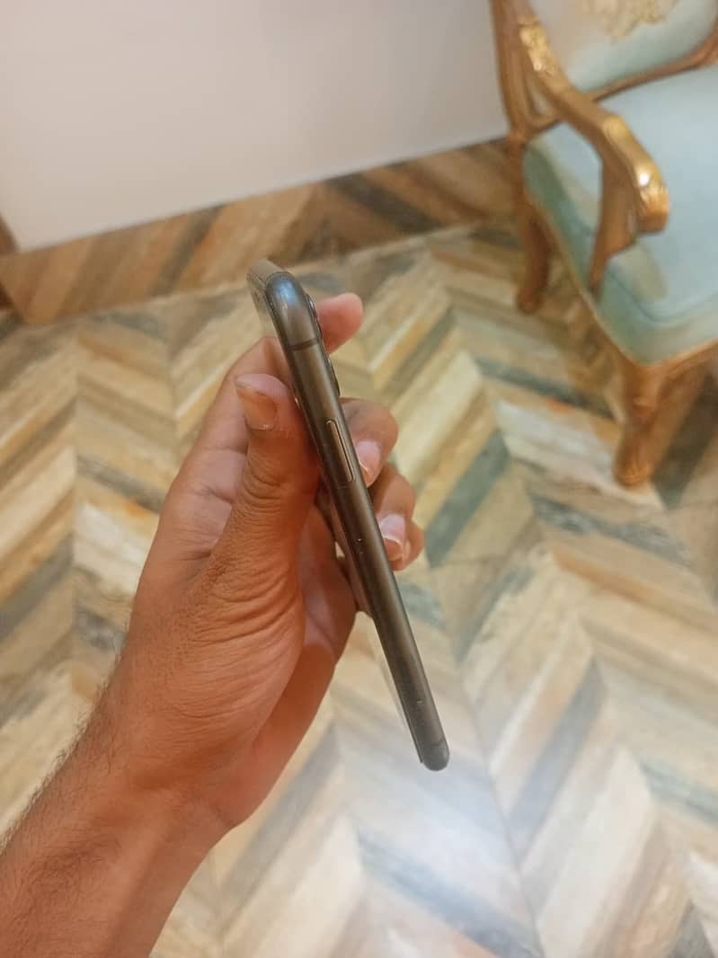 Apple iPhone 11 3