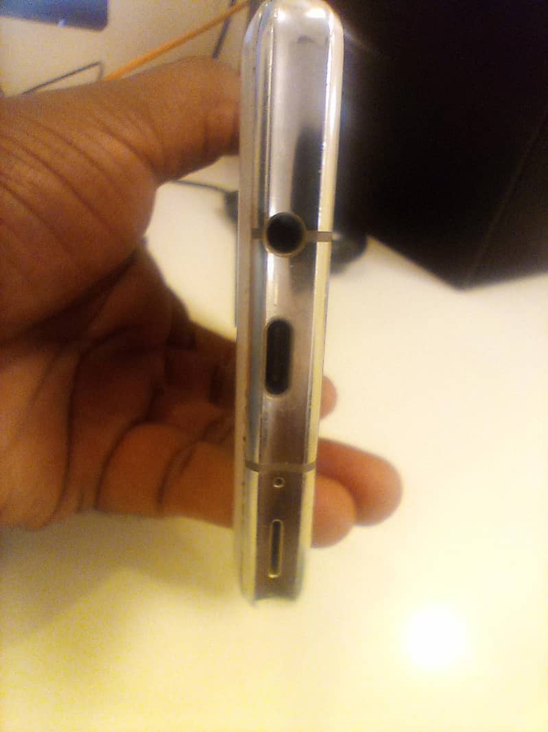 Sharp Aquos R6 5G 3