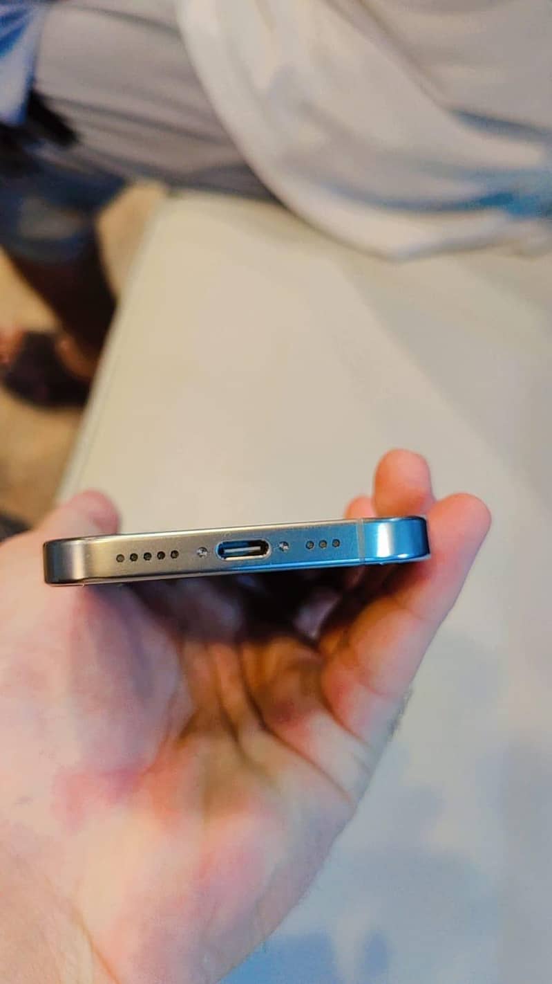 Apple iPhone 16 Pro 2