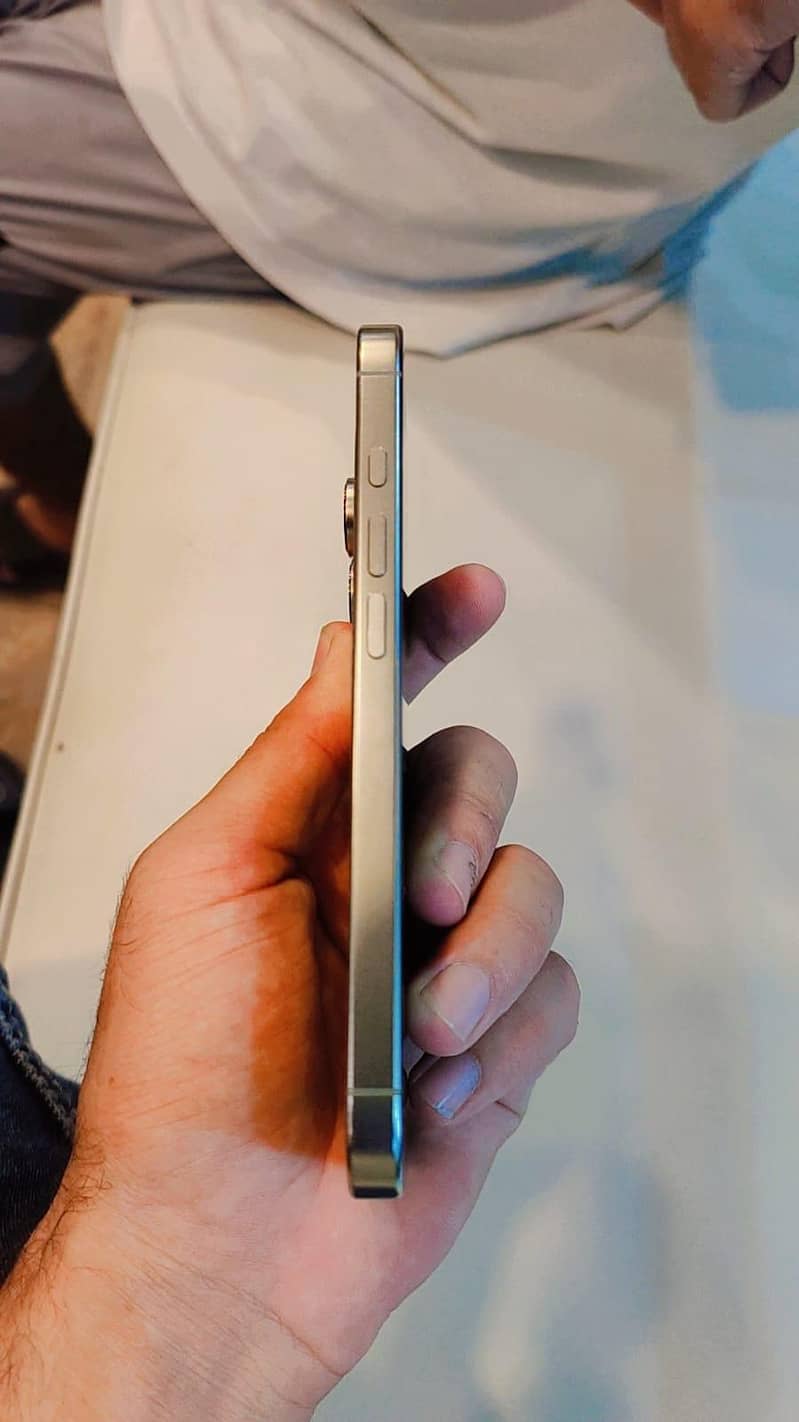 Apple iPhone 16 Pro 4