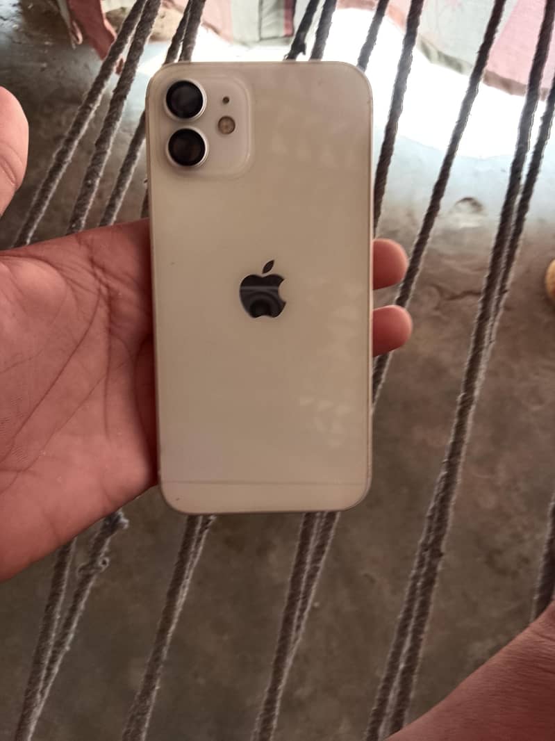 Apple iPhone 12 4