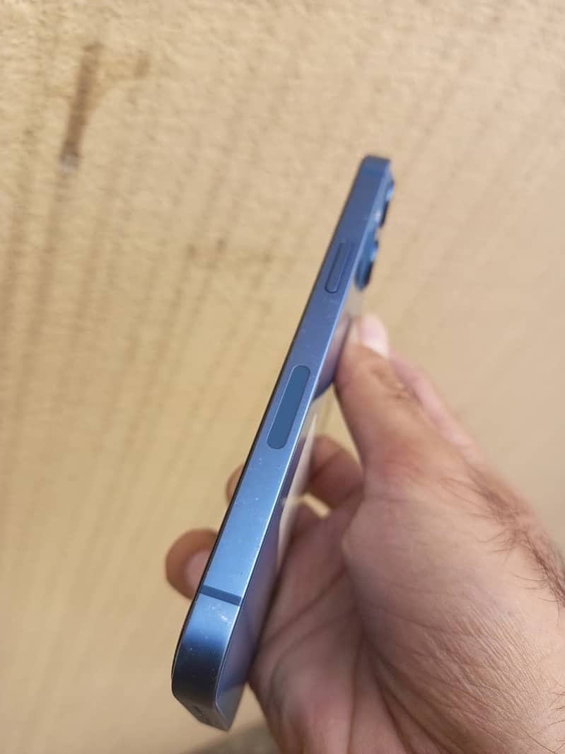 Apple iPhone 13 4