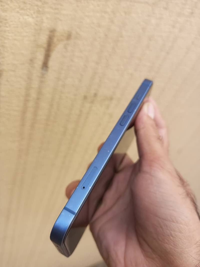 Apple iPhone 13 5