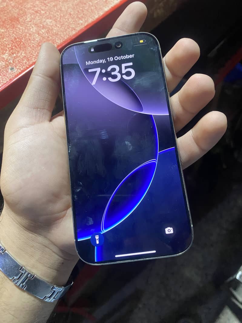 Apple iPhone 16 Pro 2
