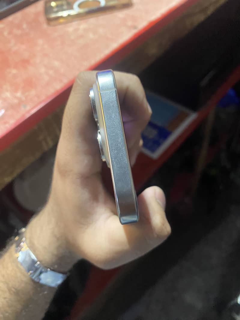 Apple iPhone 16 Pro 6