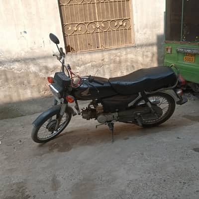 Honda cc70 model 2014 condition 7/10 Whatsapp 03174291962