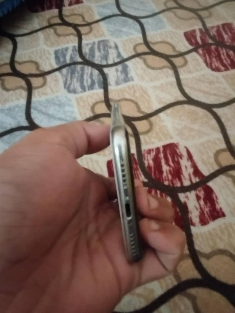 Apple iPhone X 4