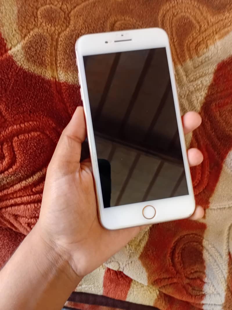 Apple iPhone 8 Plus 0