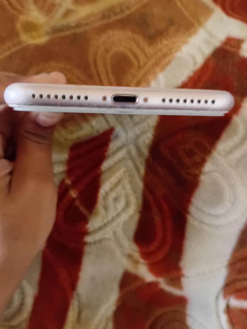 Apple iPhone 8 Plus 4