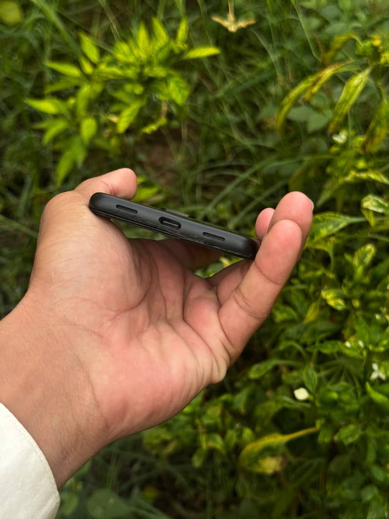 Google Pixel 4a 5