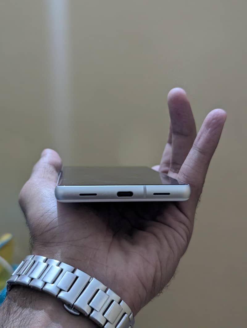 Google Pixel 7a 5