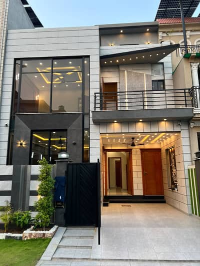 5 Marla Park Facing House For Sale In Executive Block Park View City Lahore