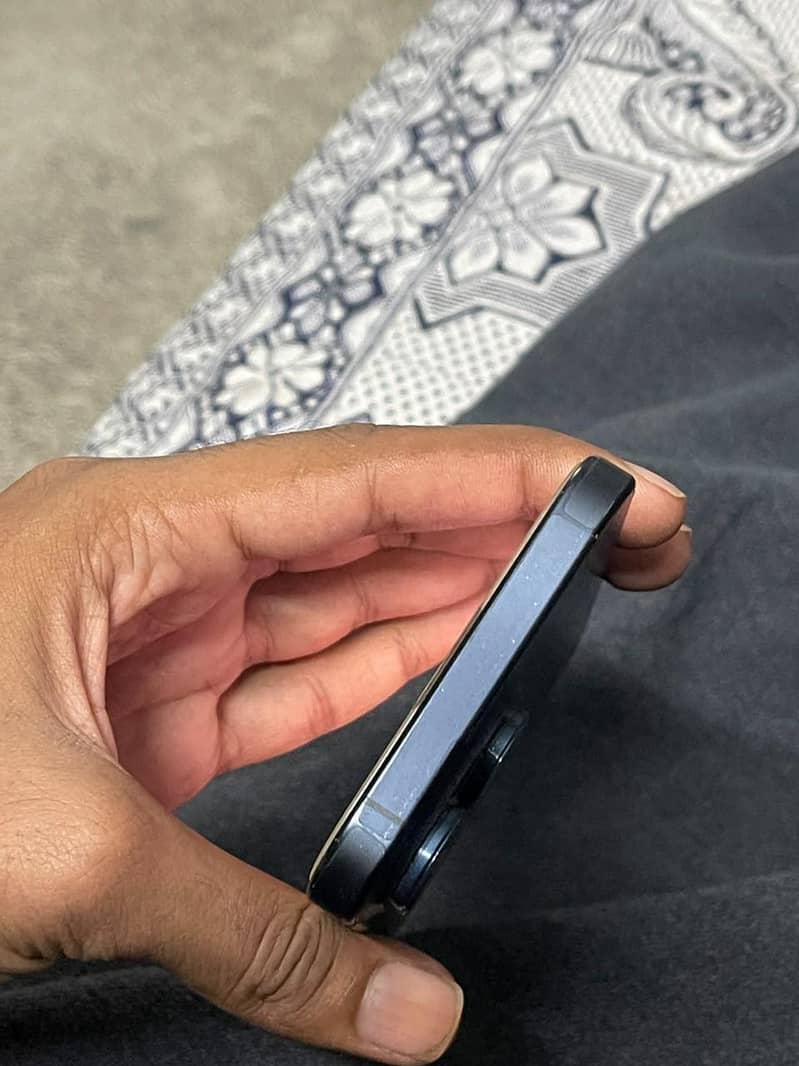 Apple iPhone 15 Pro Max 2
