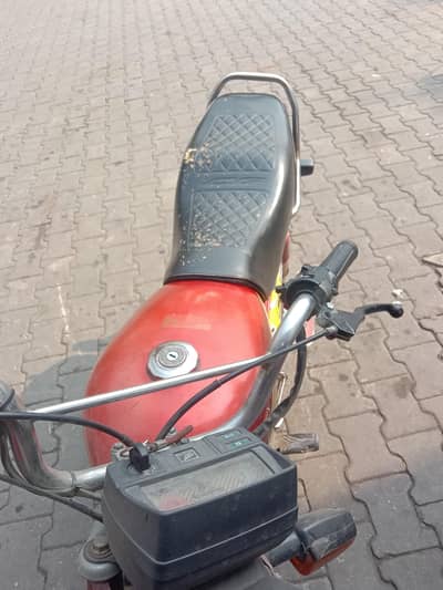 bike ok pahli kick pe start hai pertol avrg 45km