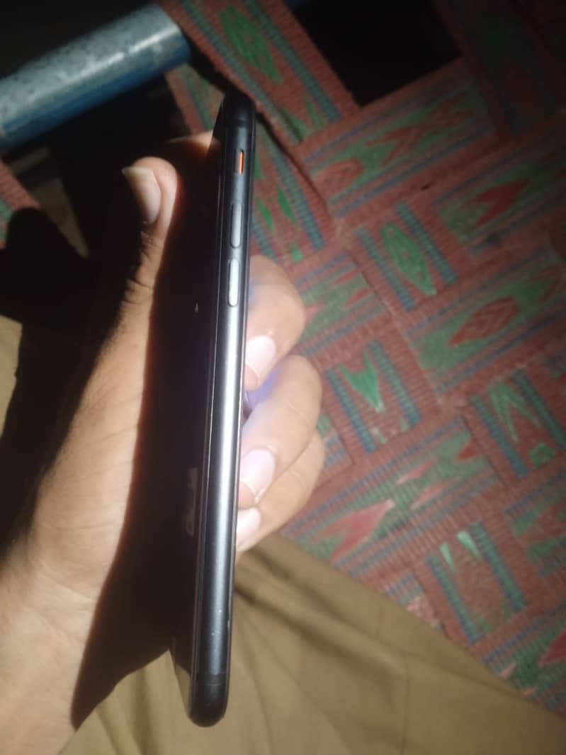 Apple iPhone 8 4