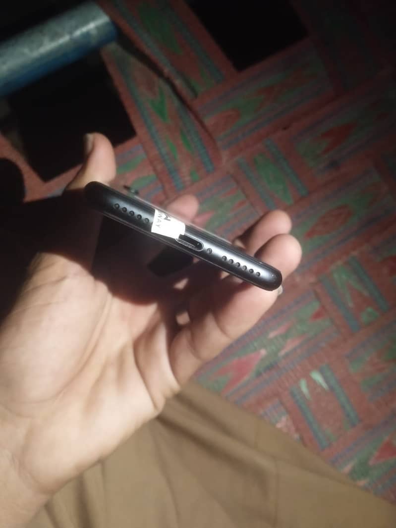 Apple iPhone 8 6