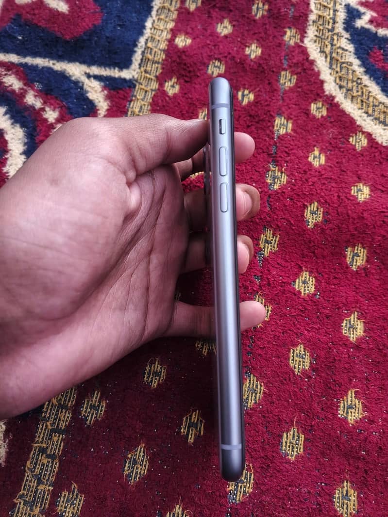 Apple iPhone 11 6