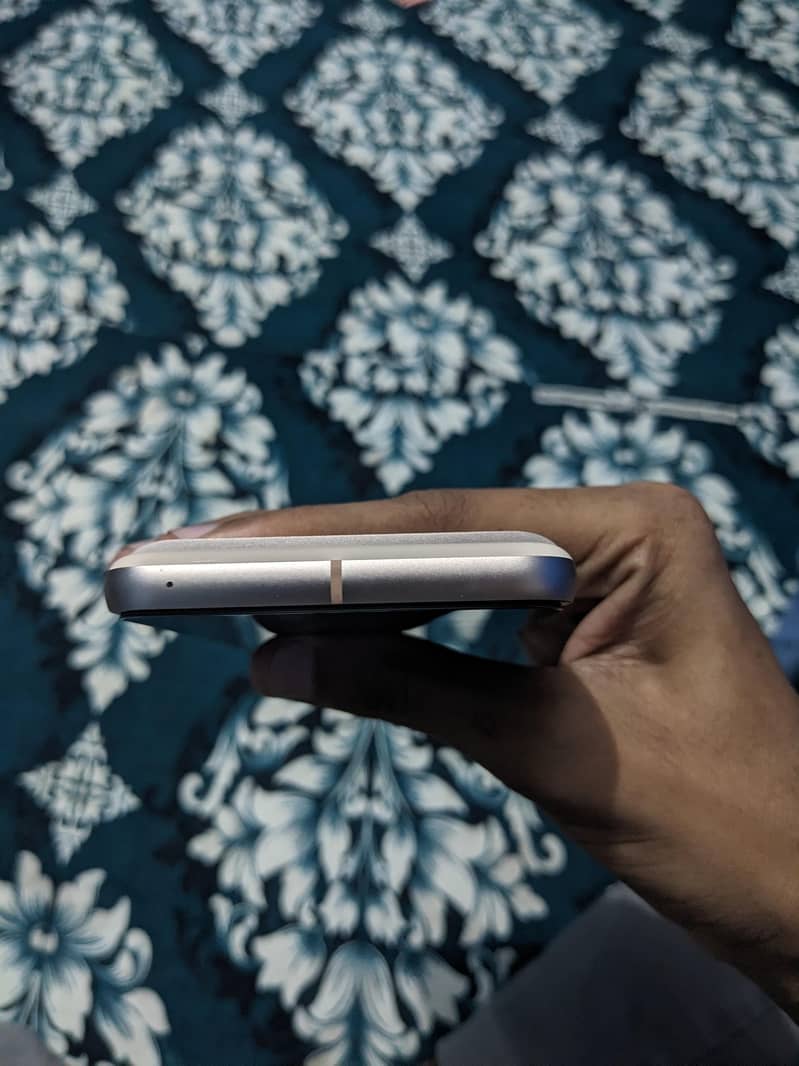 Google Pixel 8 7