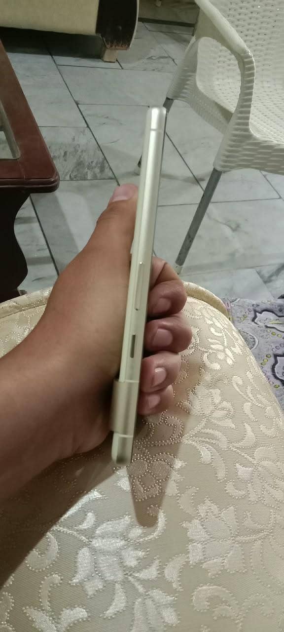 Google Pixel 7 4