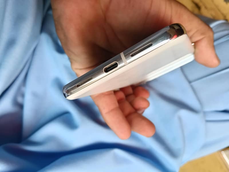 Google Pixel 8 Pro 4