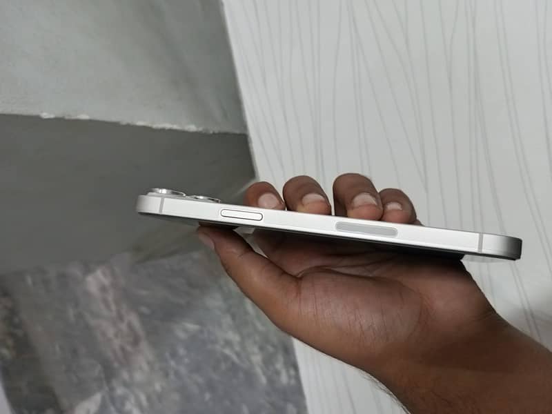 Apple iPhone 14 plus 3