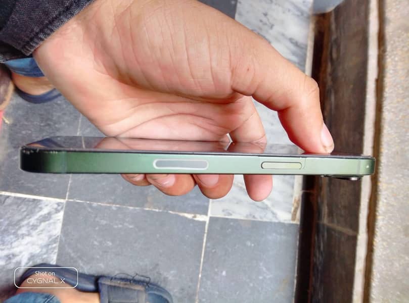 Apple iPhone 13 0