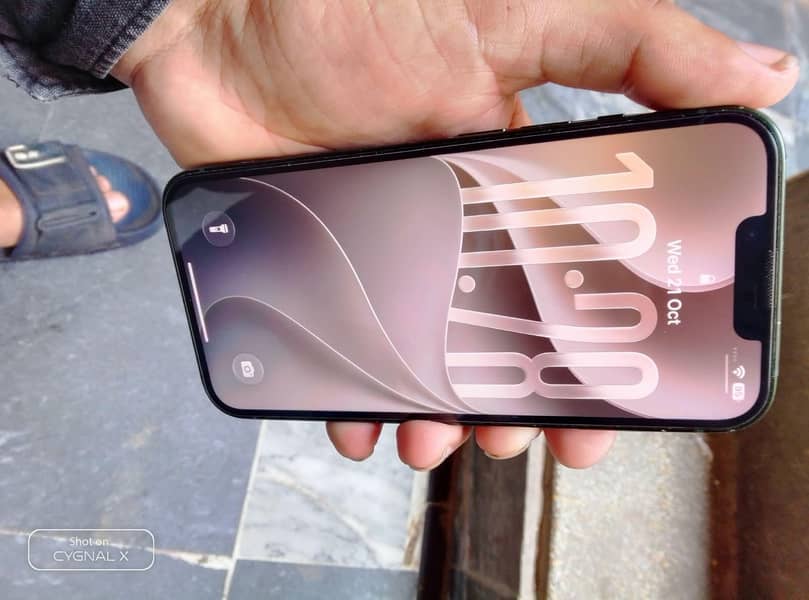 Apple iPhone 13 4