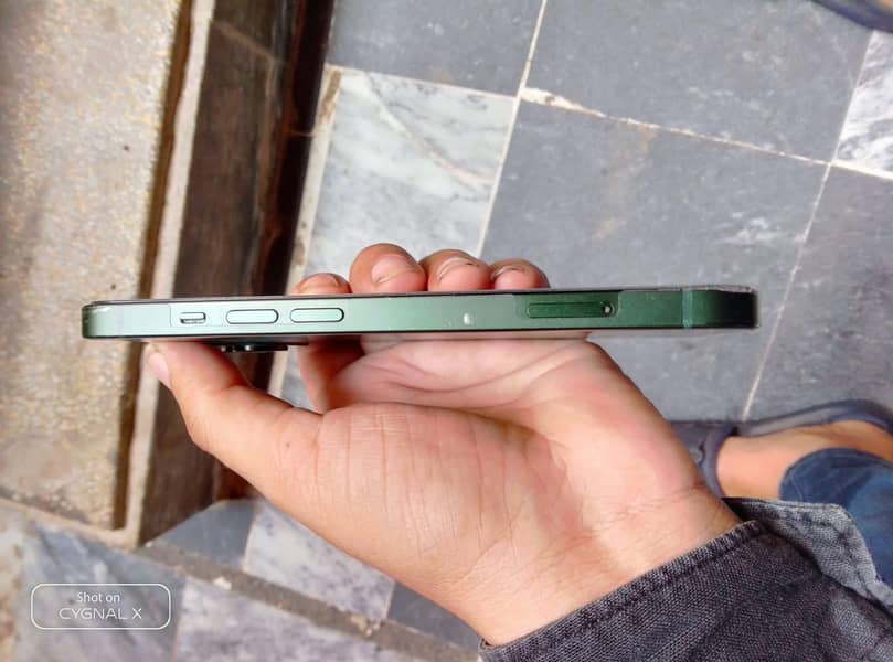 Apple iPhone 13 6