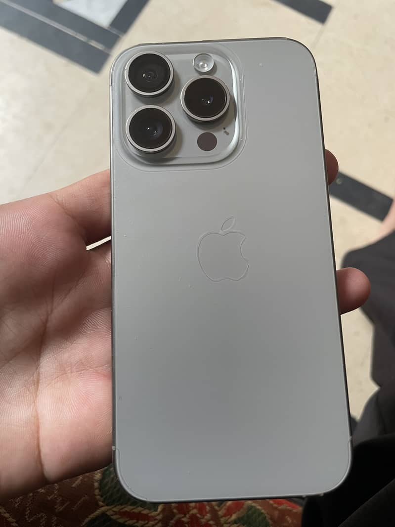 Apple iPhone 15 Pro 0