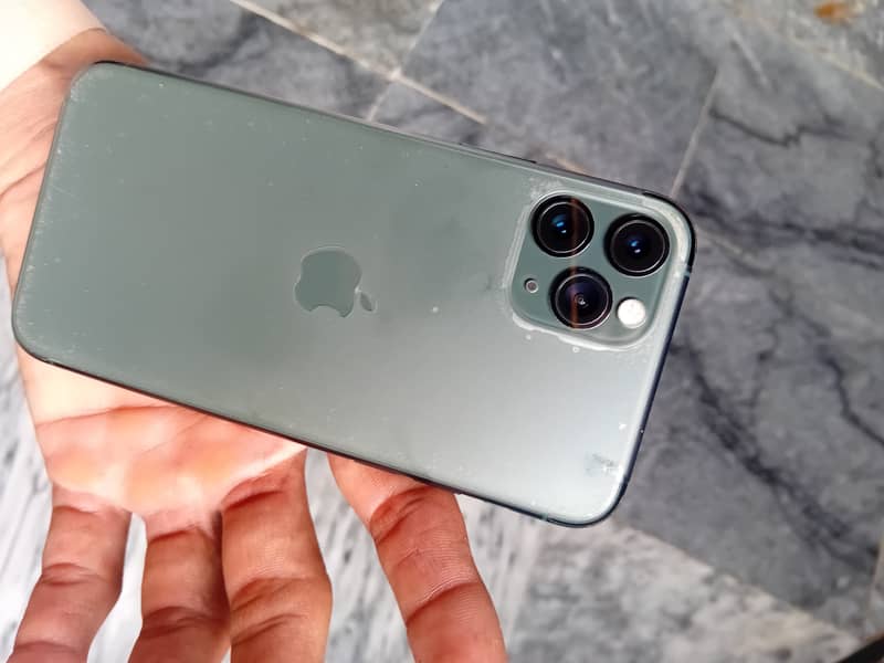 Apple iPhone 11 Pro 4