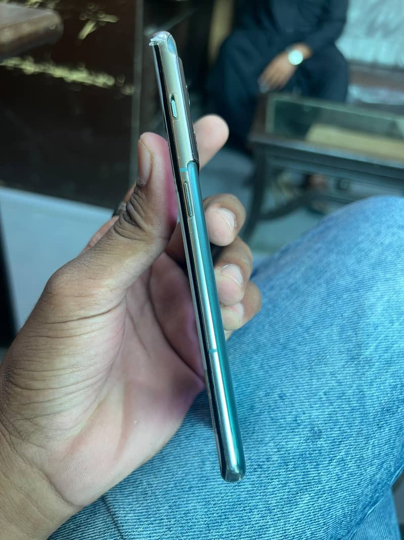 One Plus 10 Pro 4