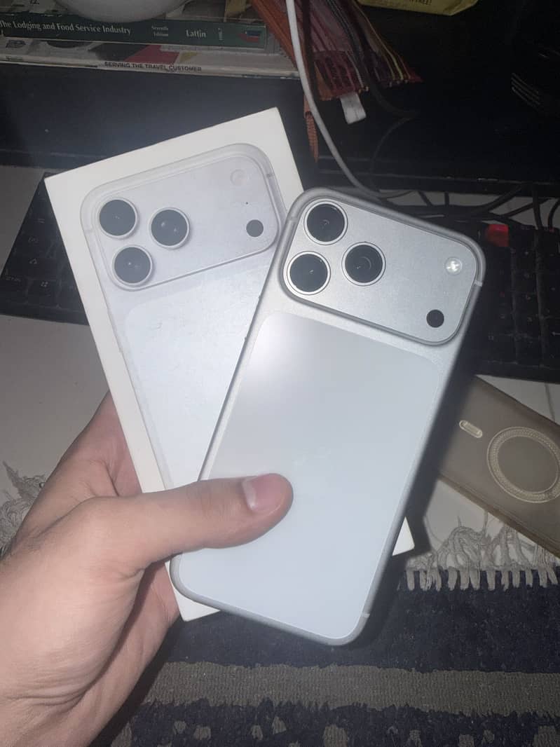 Apple iPhone 17 Pro Max 0