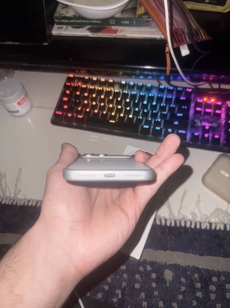 Apple iPhone 17 Pro Max 4