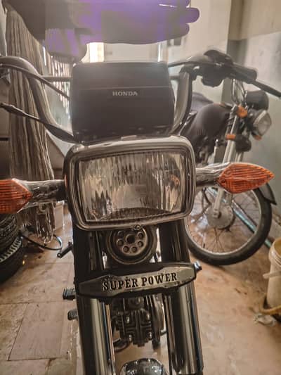 bike new jasi ha koi Kam nhi condition 10 by 9