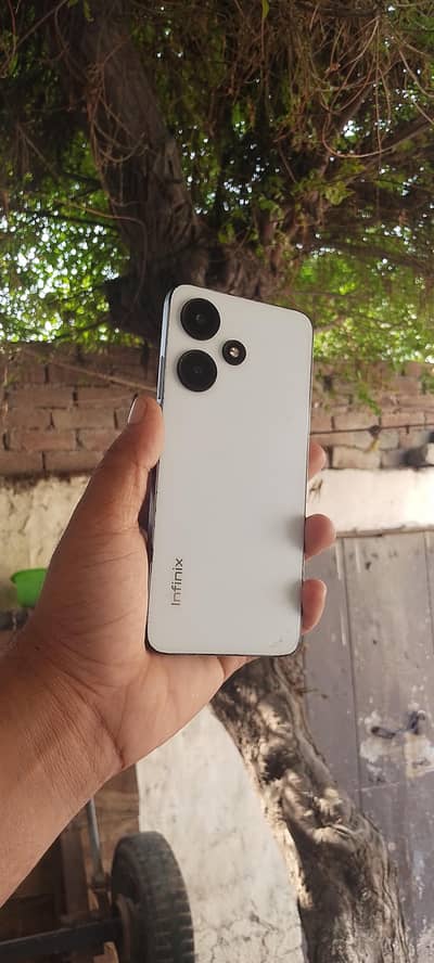 Infinix Hot 30i sides rf hain