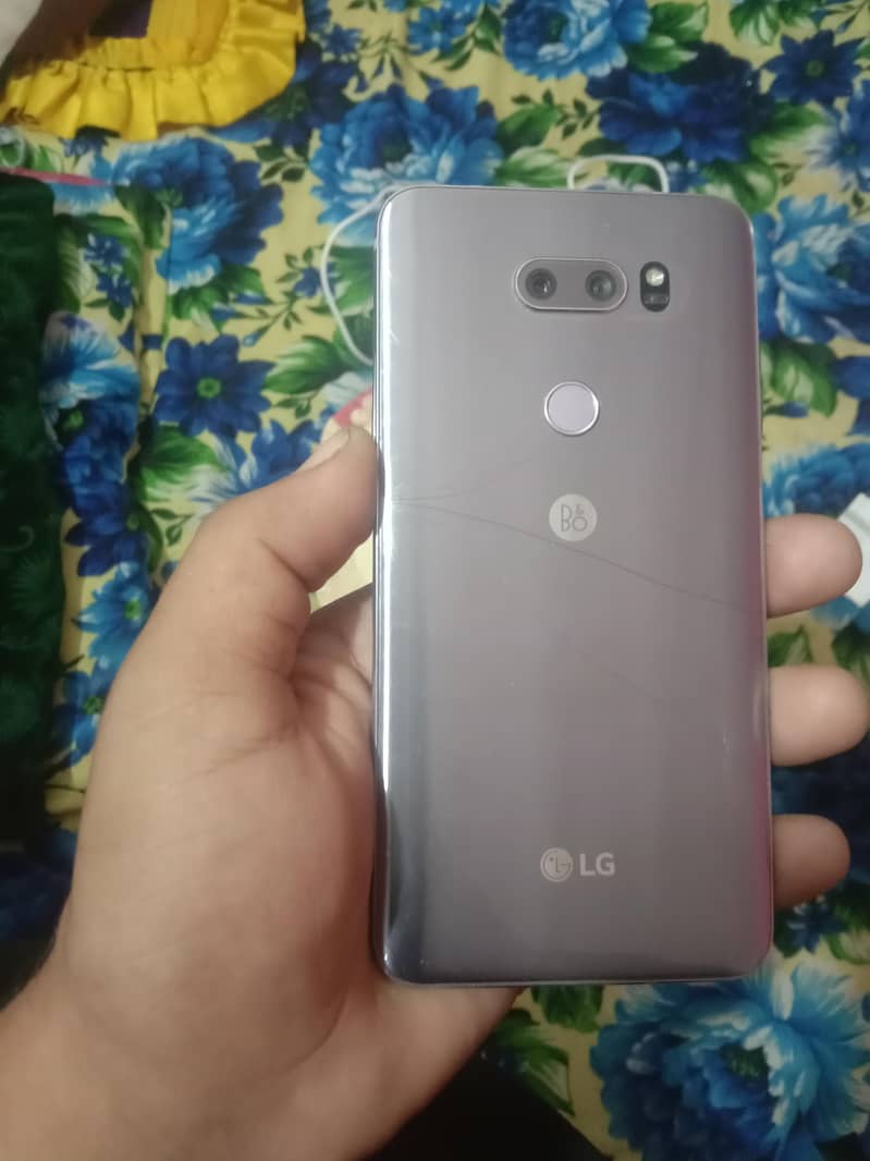 LG V30 1
