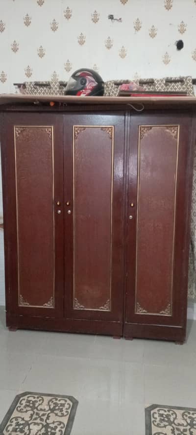 wood safe Almari