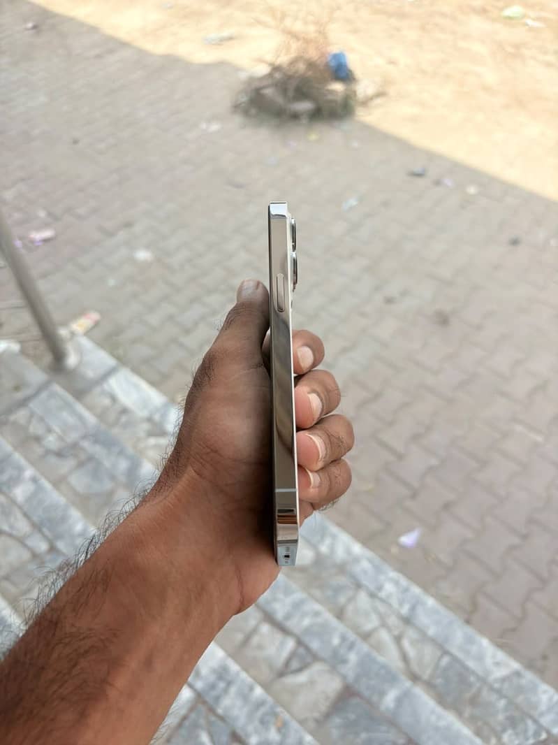 Apple iPhone 13 Pro 1